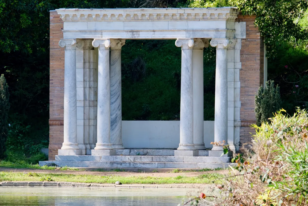 The white marble columns of the Portals of the Past beside Lloyd Lake